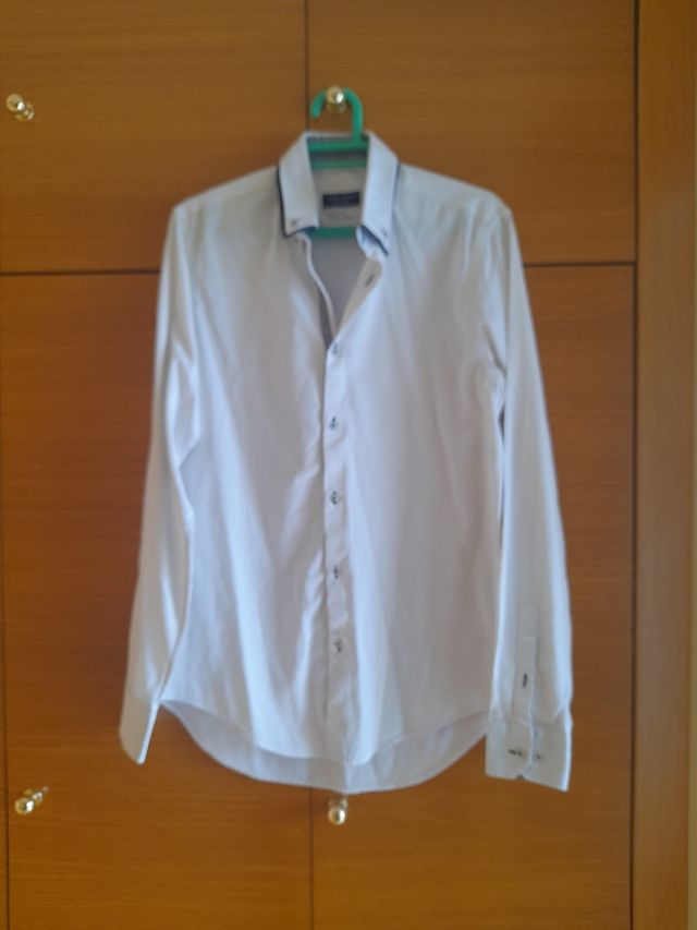 CAMISA CHICO BLANCA  ELEGANTE, MODERNA,