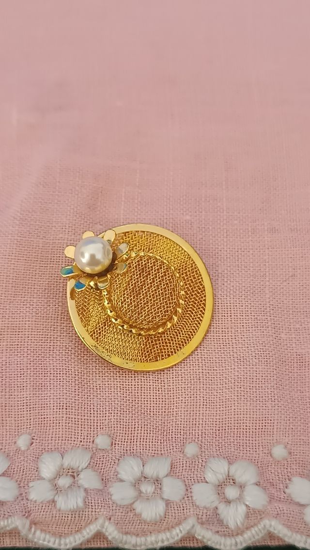 Spilla vintage cappellino