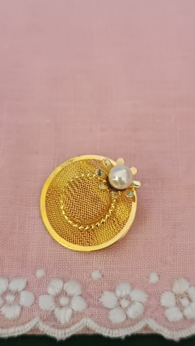 Spilla vintage cappellino