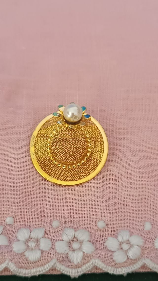 Spilla vintage cappellino