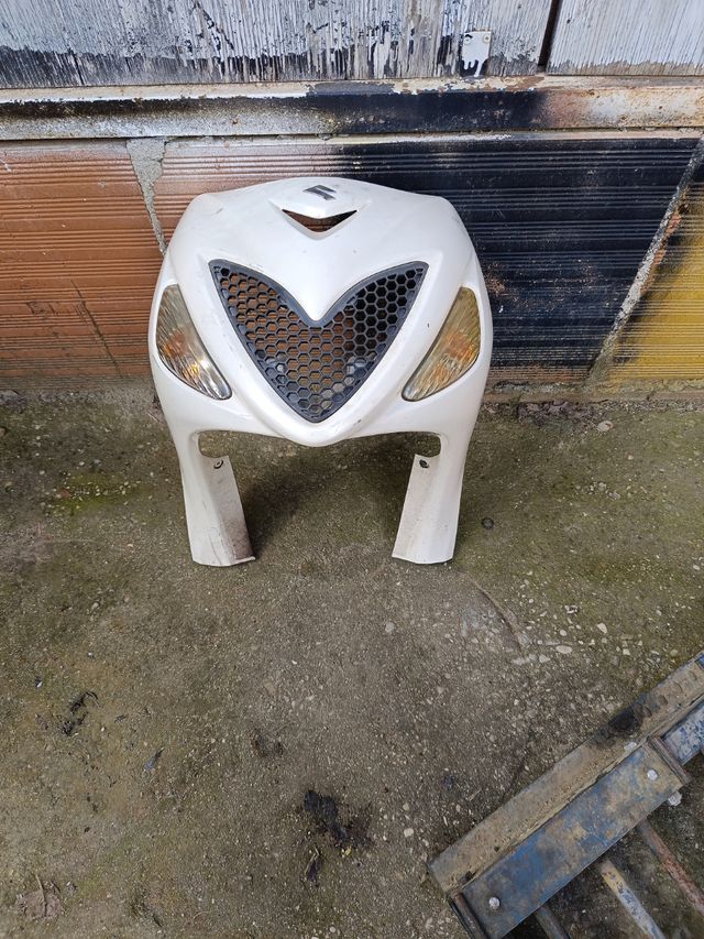 Frontal , escudo, carcasa Suzuki sixteen 125