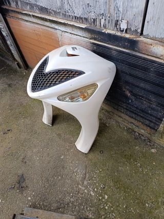 Frontal , escudo, carcasa Suzuki sixteen 125