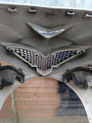 Frontal , escudo, carcasa Suzuki sixteen 125