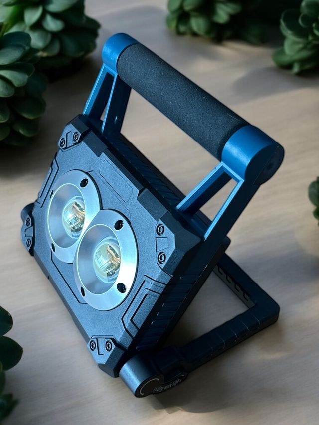 Foco LED portatil SOLAR