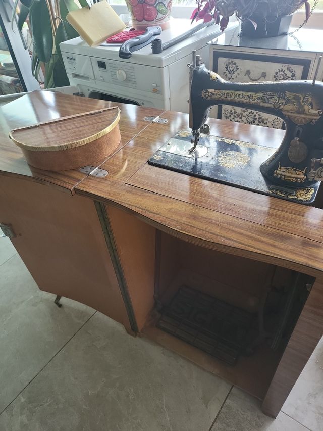 Maquina de coser singer antigua,  venta en persona