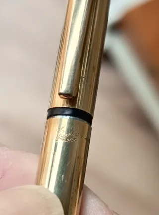 Bolígrafo. Marca Garland.