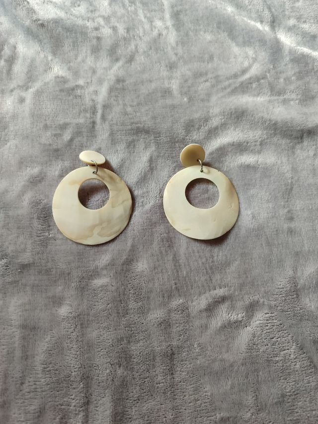 Broche y pendientes de nacar