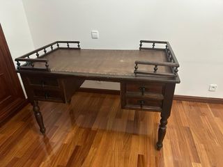 ESCRITORIO DE ESTILO CLASICO 