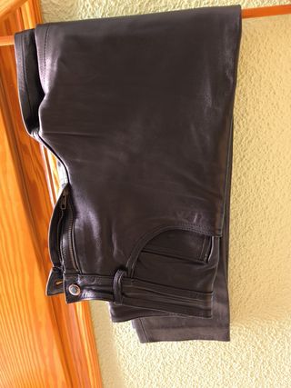 Pantalón de piel de mujer 