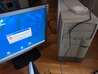 Torre ordenador AMD k6-2 300 funciona retrogaming