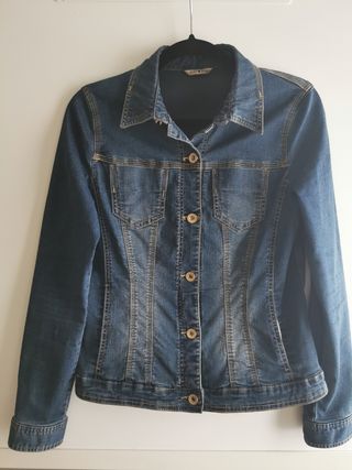 Cazadora vaquera entallada elástica