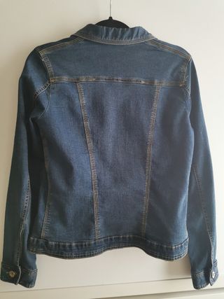 Cazadora vaquera entallada elástica