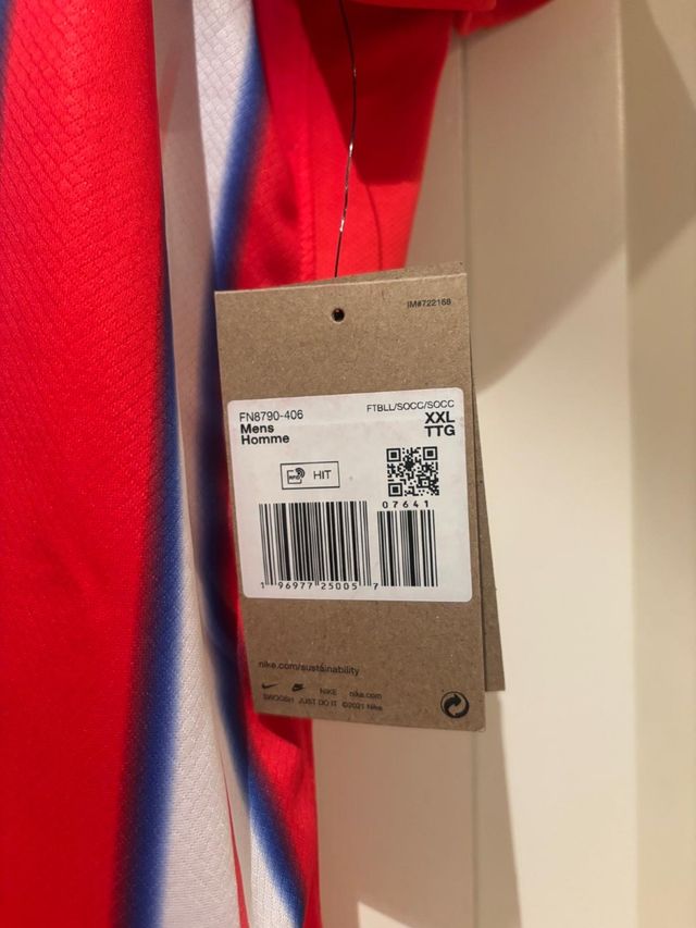 Camiseta oficial firmada por Griezmann