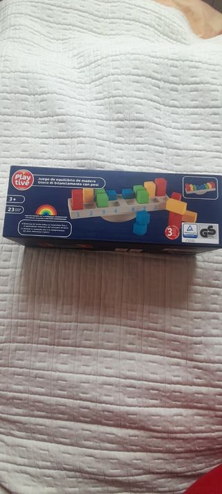 Juego de equilibrio de madera.