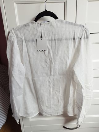 Blusa rustica volantes Zara