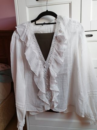 Blusa rustica volantes Zara