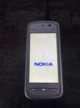 Nokia 5230 gris tapa trasera turquesa con cargador