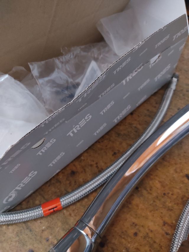 Grifo de fregadero acero nuevo