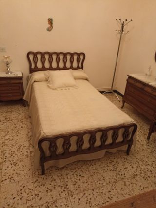 Cama de madera 