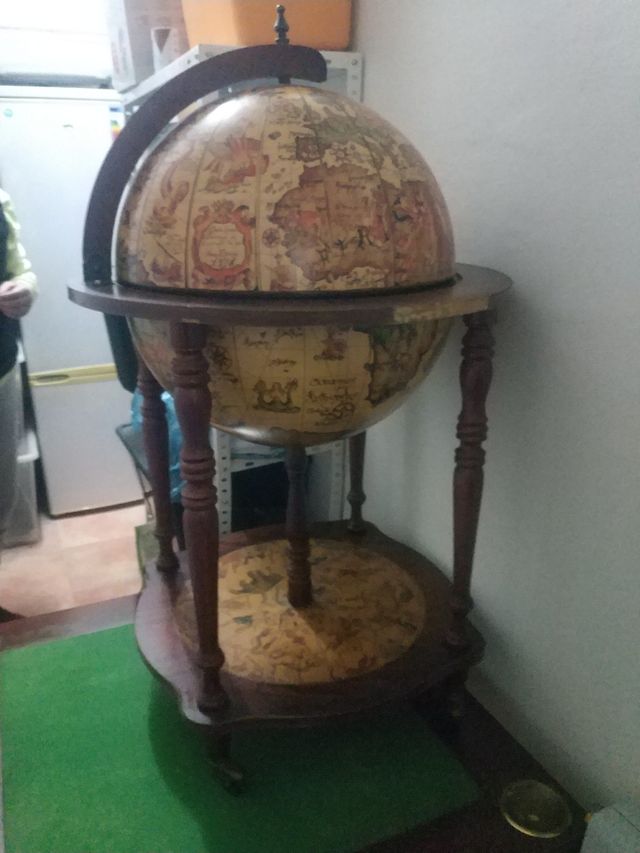 Botellero bola del mundo