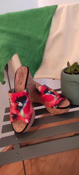 Sandalias coloridas cuña corcho 
