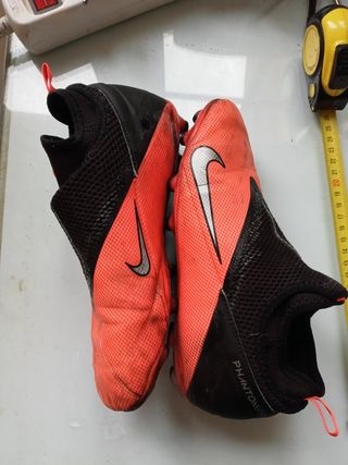 lote Botas Futbol Niño Nike y  Kipstar