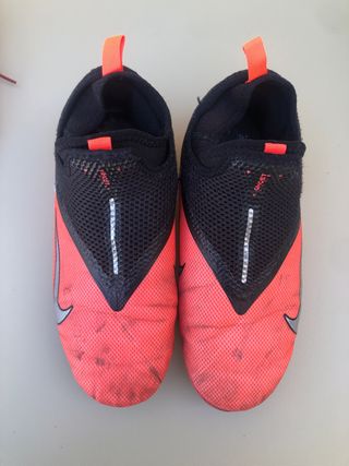 lote Botas Futbol Niño Nike y  Kipstar