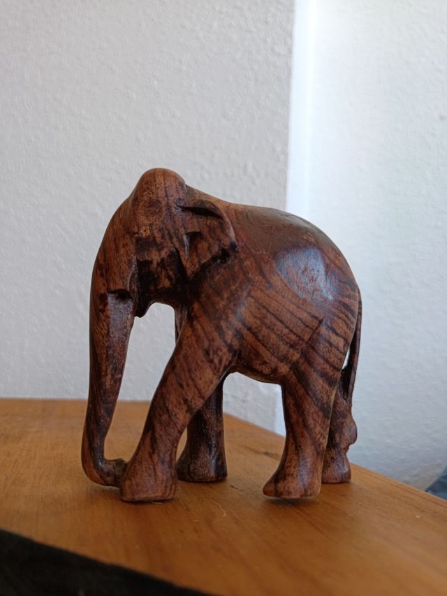 Estatua- Escultura -Elefante de madera africana