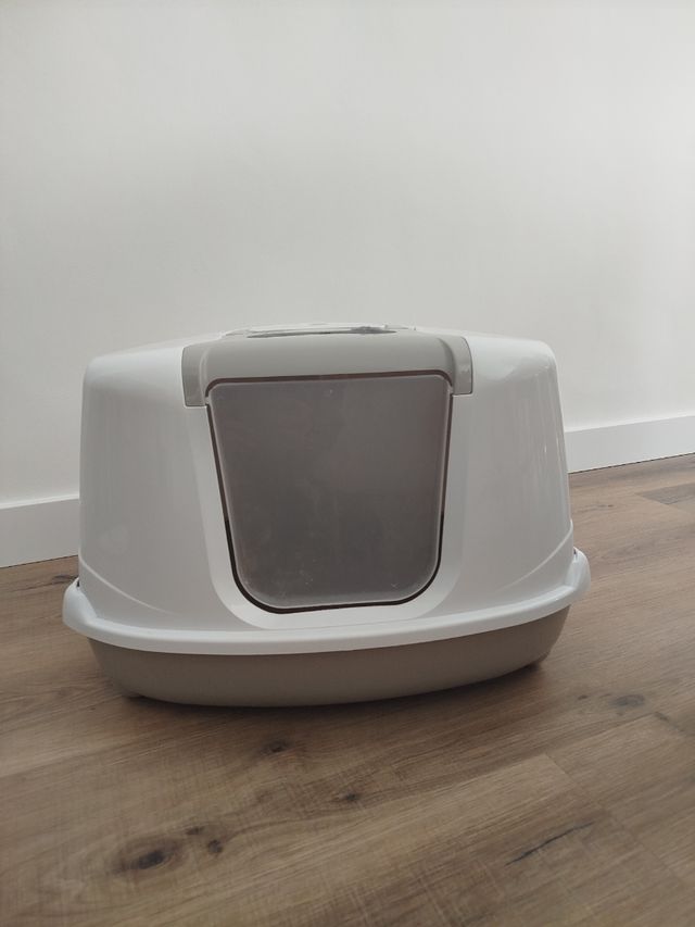 Arenero gato cerrado