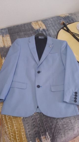 CHAQUETA AMERICANA Y CAMISA