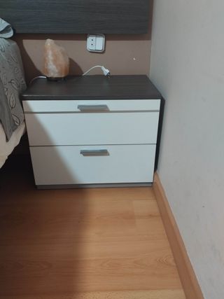 Cabecero, mesitas y espejo