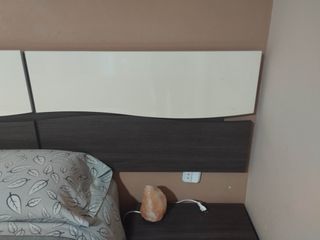 Cabecero, mesitas y espejo