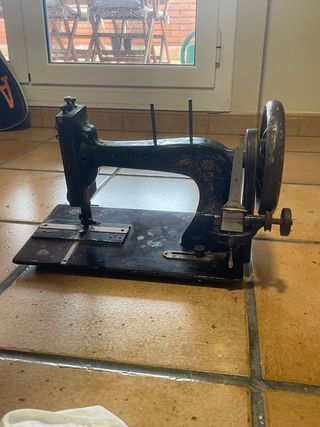 Maquina de coser antigua