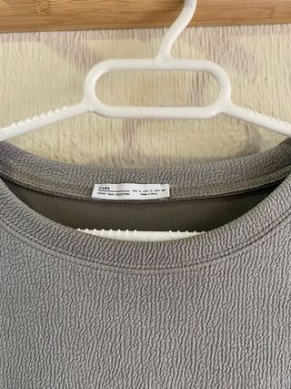 Camiseta gris  zara 