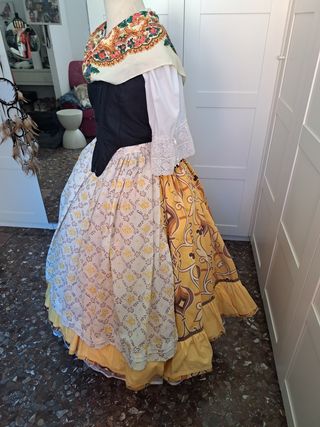 Traje de fallera huertana