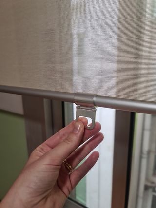 Estor enrollable de color beige