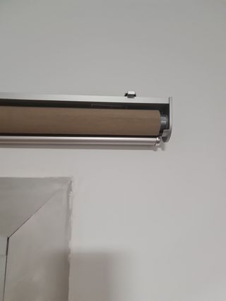 Estor enrollable de color beige