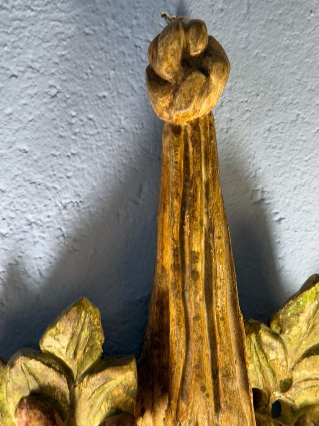 Aplique de pared vintage en madera tallada