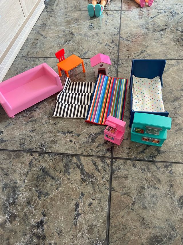 Lote de muebles de juguete