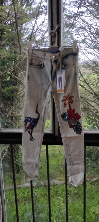 Pantalones vaqueros sin estrenar 