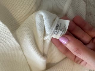 Top blanco con mangas abullonadas con lunares