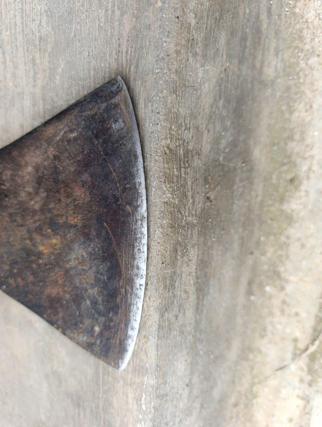 HACHA ANTIGUA HERRERO