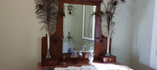 Cómoda vintage cajones espejo.