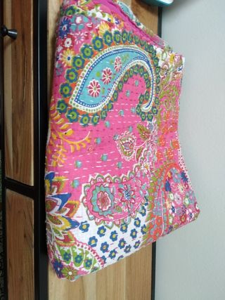 Colcha hindú hecha a mano.Delgada.