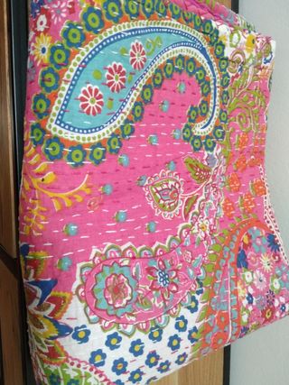 Colcha hindú hecha a mano.Delgada.