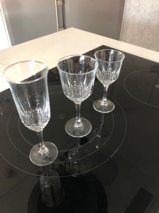 Set de 23 copas de cristal de Arques talladas