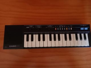 Piano electrónico