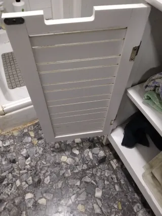 Mueble de baño de madera sin lavabo