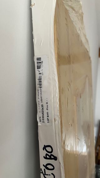 Puerta de madera y cristal