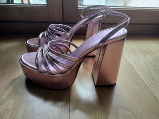 Sandalias de tacón moradas